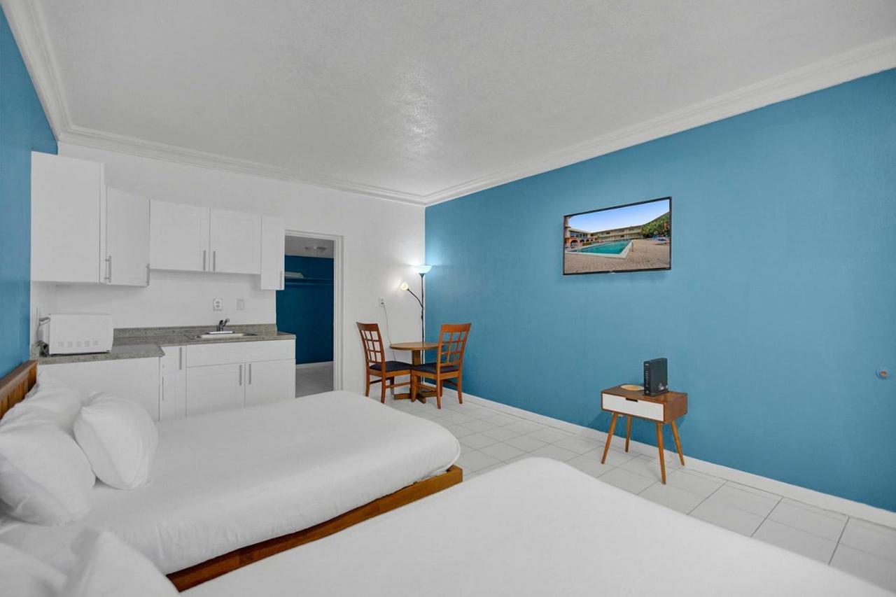 Private Hallandale Beach Studio Wbath Walking Distance To The Beach Pool Free Parking Kültér fotó