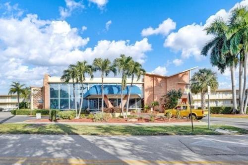 Private Hallandale Beach Studio Wbath Walking Distance To The Beach Pool Free Parking Kültér fotó